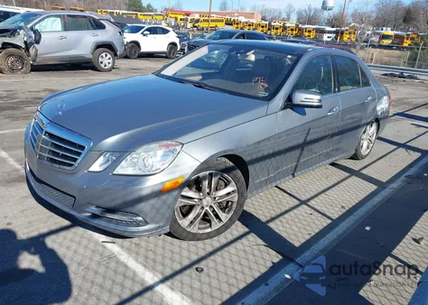 2011 Mercedes-Benz E 550 из США, поврежденный, VIN WDDHF7CB6BA401191